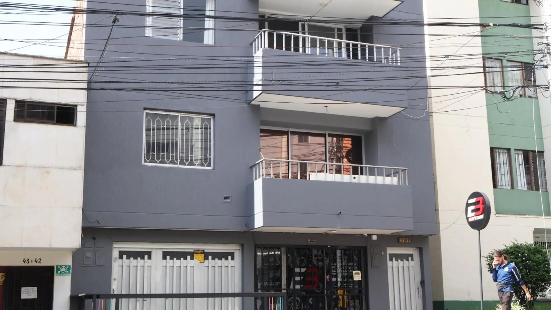Living Poblado Manila 301 C Habitacion Individual location